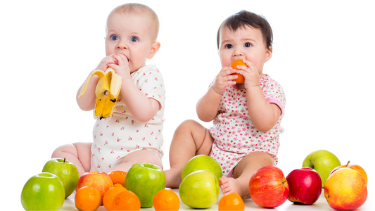 Cómo empezar a dar fruta a los bebés